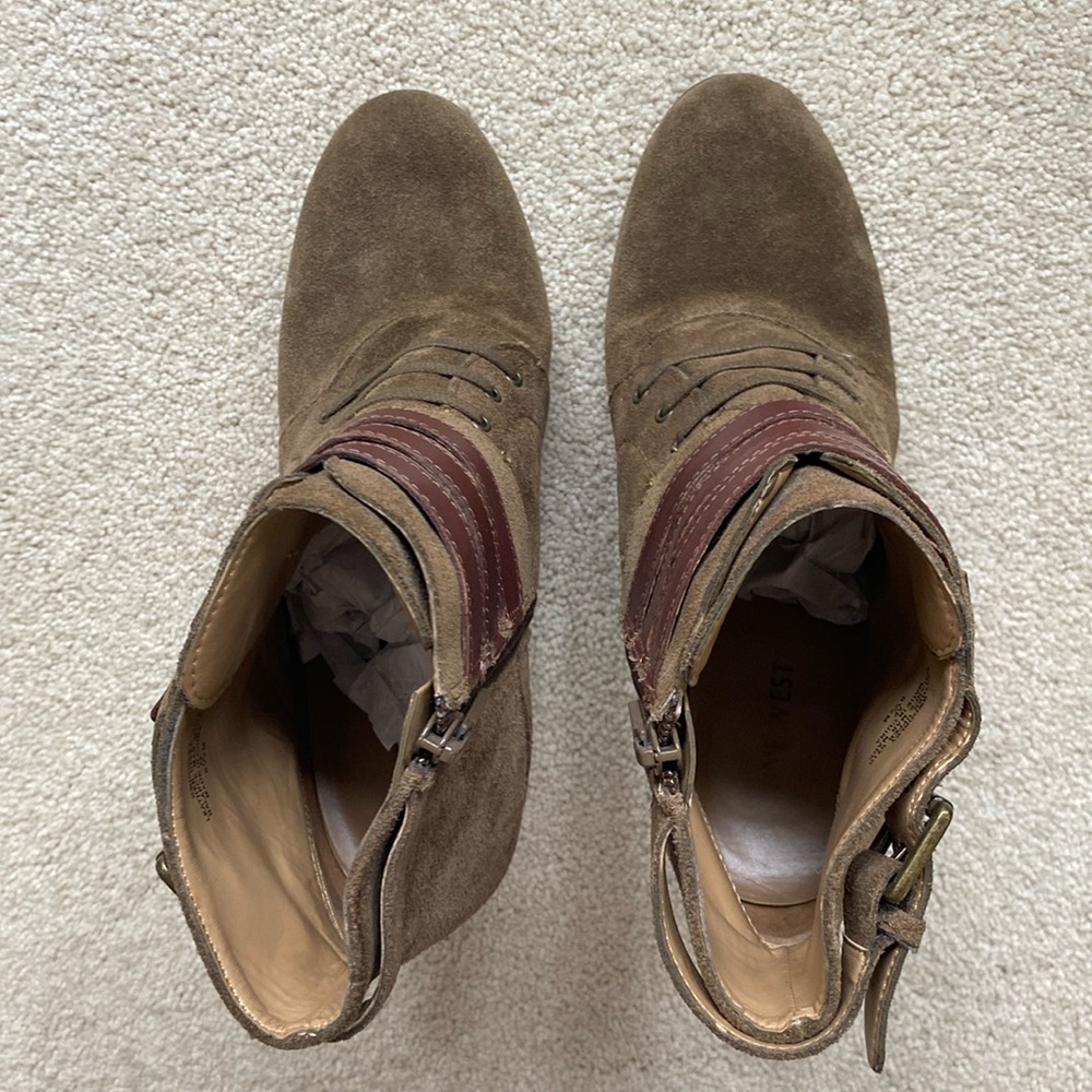 Like New! Nine West Donley Women’s Suede Booties